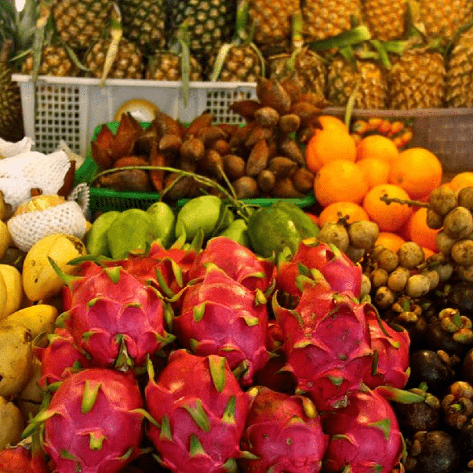 Можно ли из тайланда вывозить фрукты. Тропические фрукты Тайланда. Тайланд тропические фрукты рынок. Тропик мева. Мандарины Тайланд.