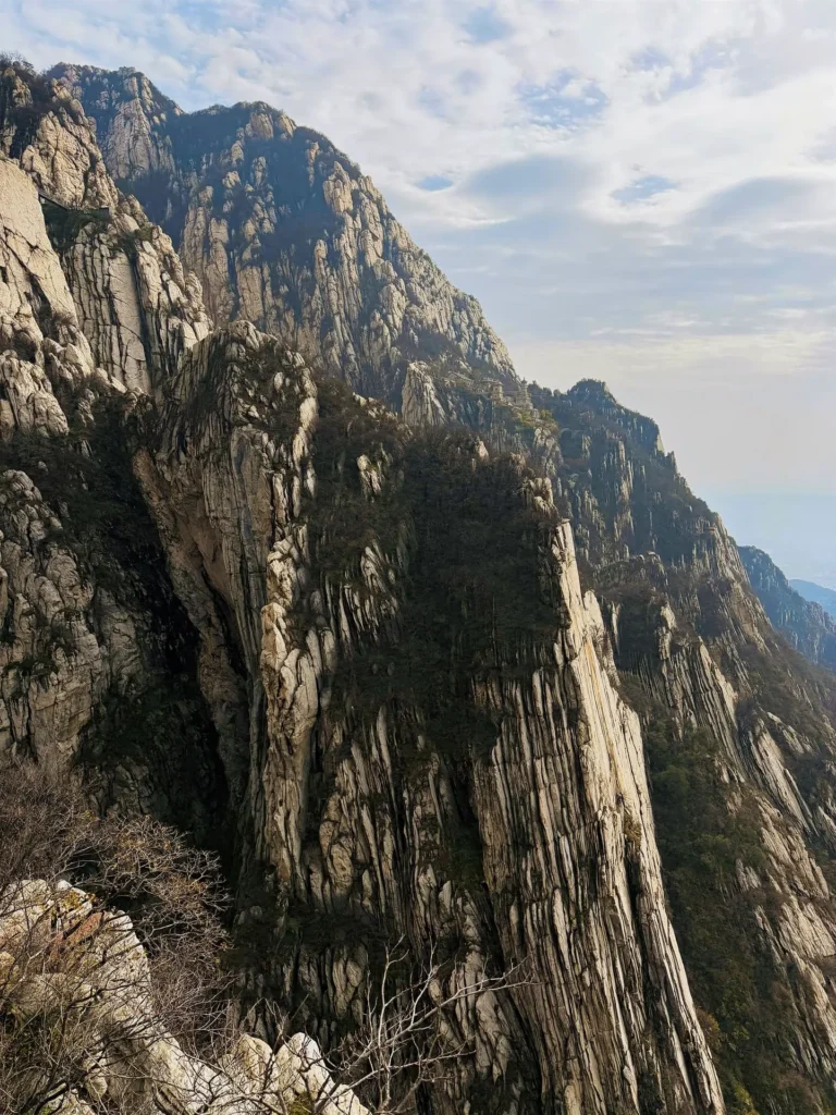Shaolin-Tempel, Pagodenwald und Songshan
