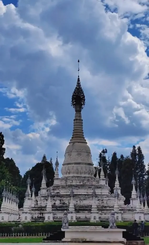 Каменный лес Шилиня и культуры Юньнани